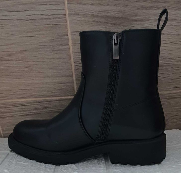 Дамски черни боти