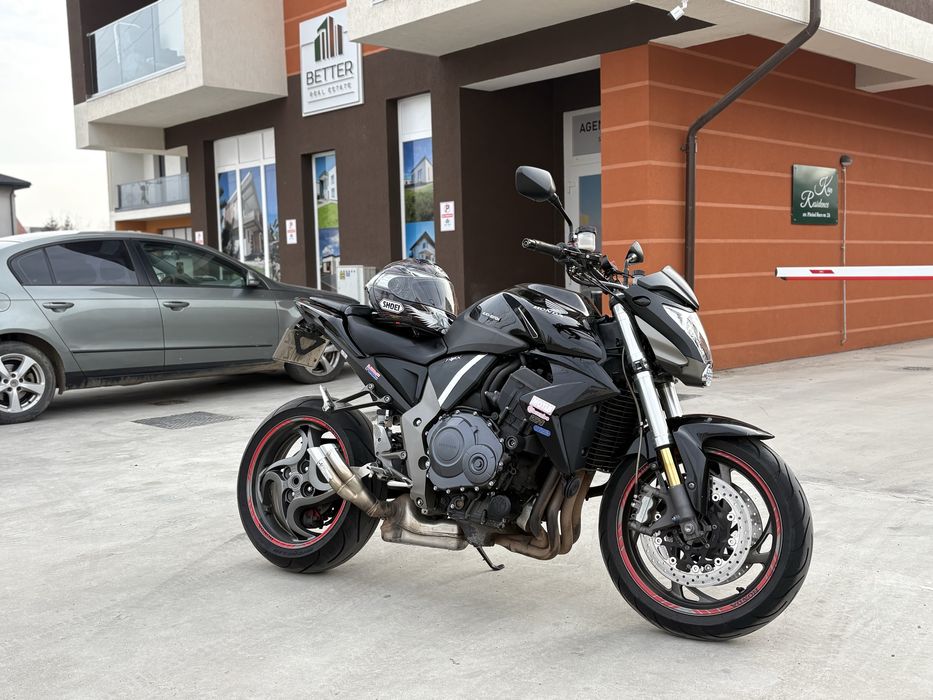 Vand Honda CB1000R avariat usor