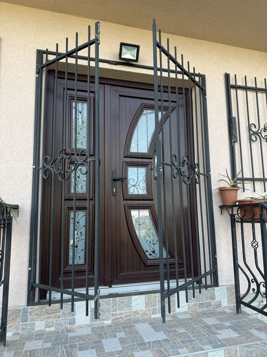 Vand grilaje din fier forjat pentru usi
