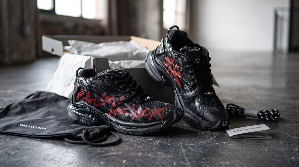 Balenciaga Runner в расцветке Graffiti Black/Red