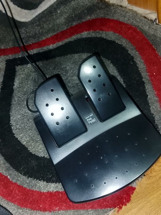 Vand volan gaming myria cu pedale și USB