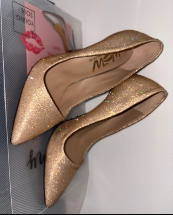 Pantofi stiletto superbi