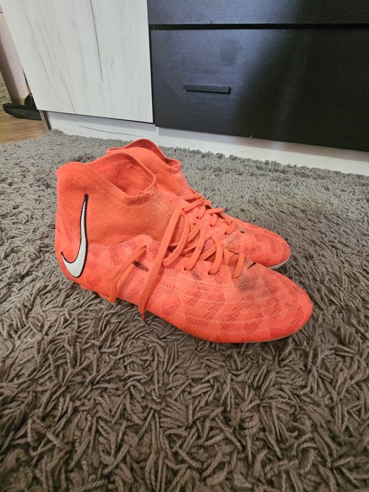 Nike бутонки + кори

Комплект

Phantom Academy топ

готови за игра

състояние

Комплект

Phantom Academy топ

готови за игра

състо