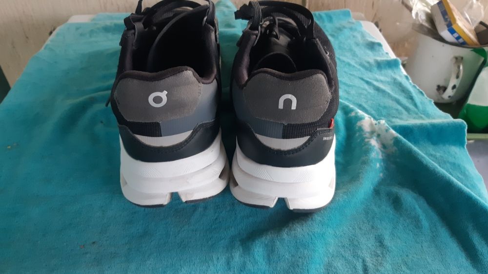 Кроссовки мужские размер 42 , б/у