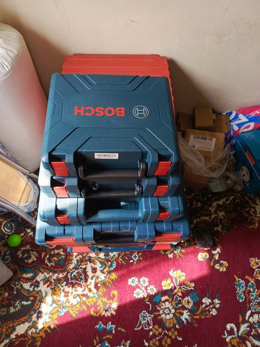 Шруповерт и перфоратор Bosch