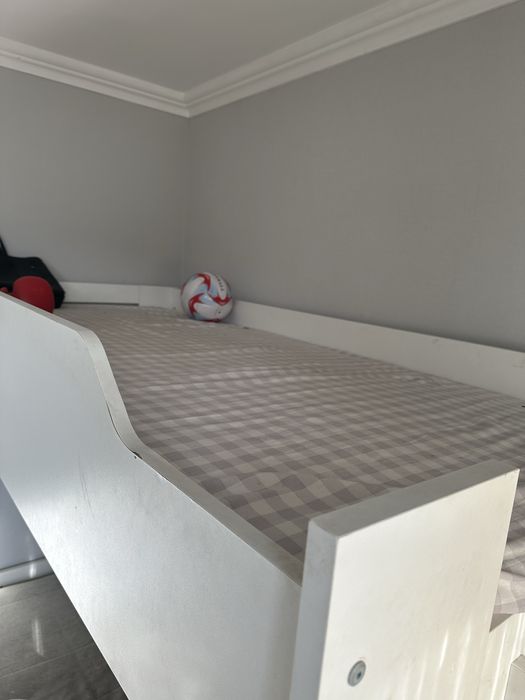 Двухьярусная кровать