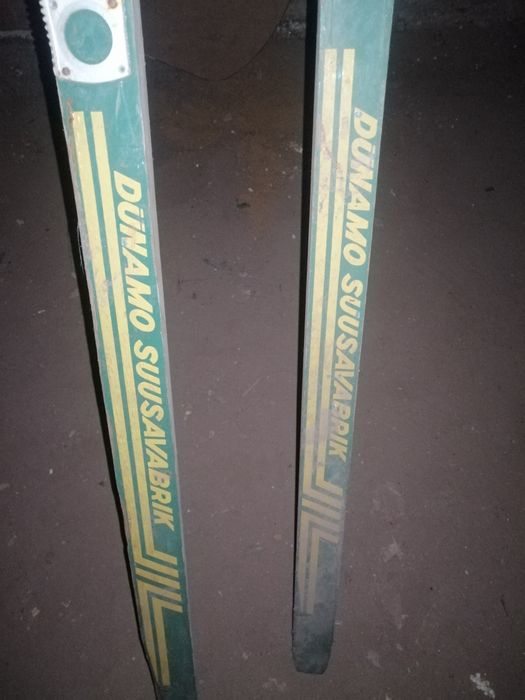 Лыжи деревянные целые