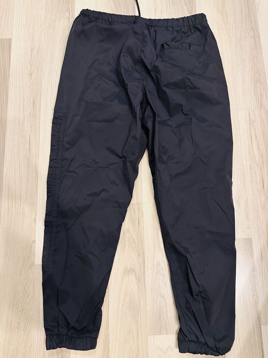 Vand pantaloni Marcelo Burlon, marime L