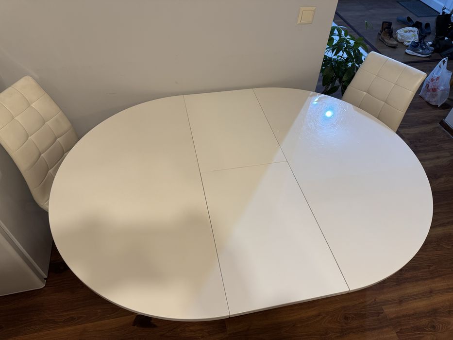 Set masa rotunda extensibila si 4 scaune