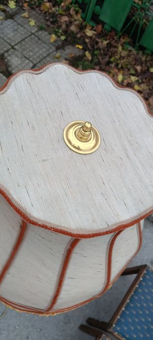 Лампион от месинг висок е 1м 55см работи с две крушки