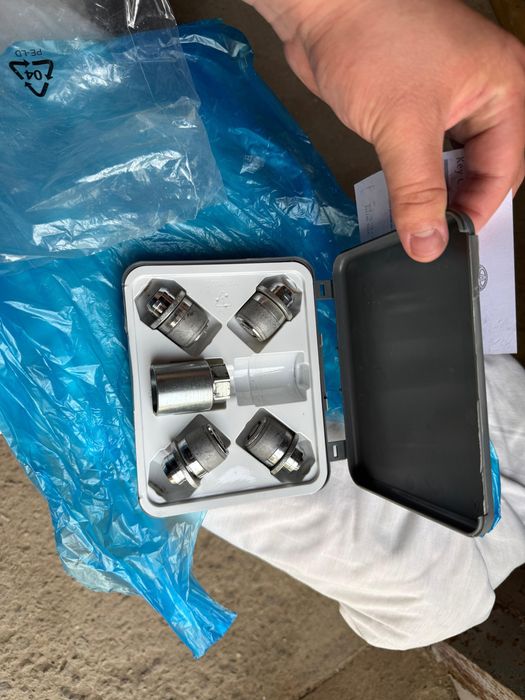 Секретики на Камри 75