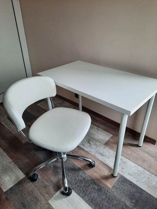 Бюро за маникюр+чисто нов стол