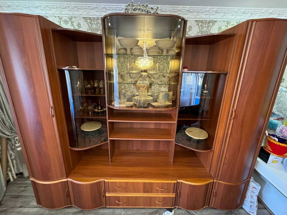 Продам зальный гарнитур