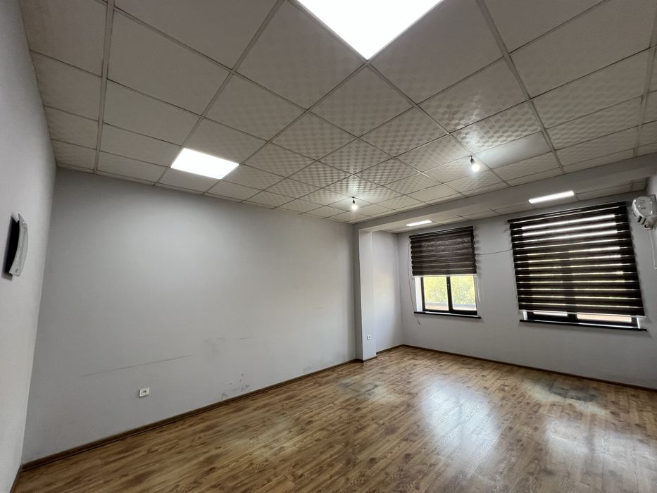 Аренда под офис ул. Шота Руставели, недалеко мост Узгариш 30м2 1 линия