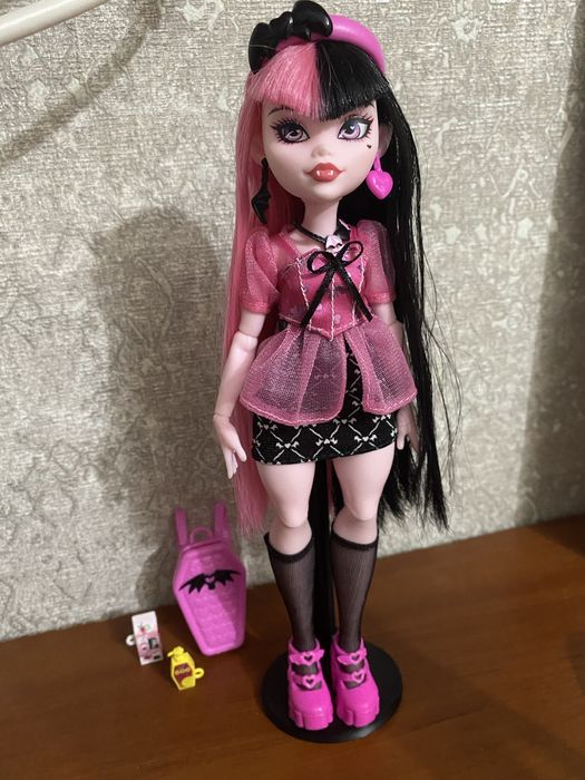 Draculaura Day Out