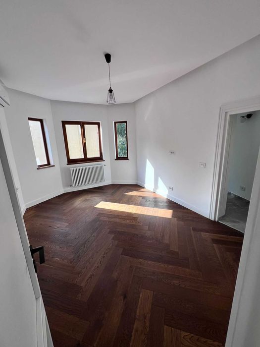 PROPRIETAR inchiriez vila Cotroceni, str Louis Pasteur