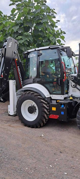 Услуги с комбиниран багер и самосвал