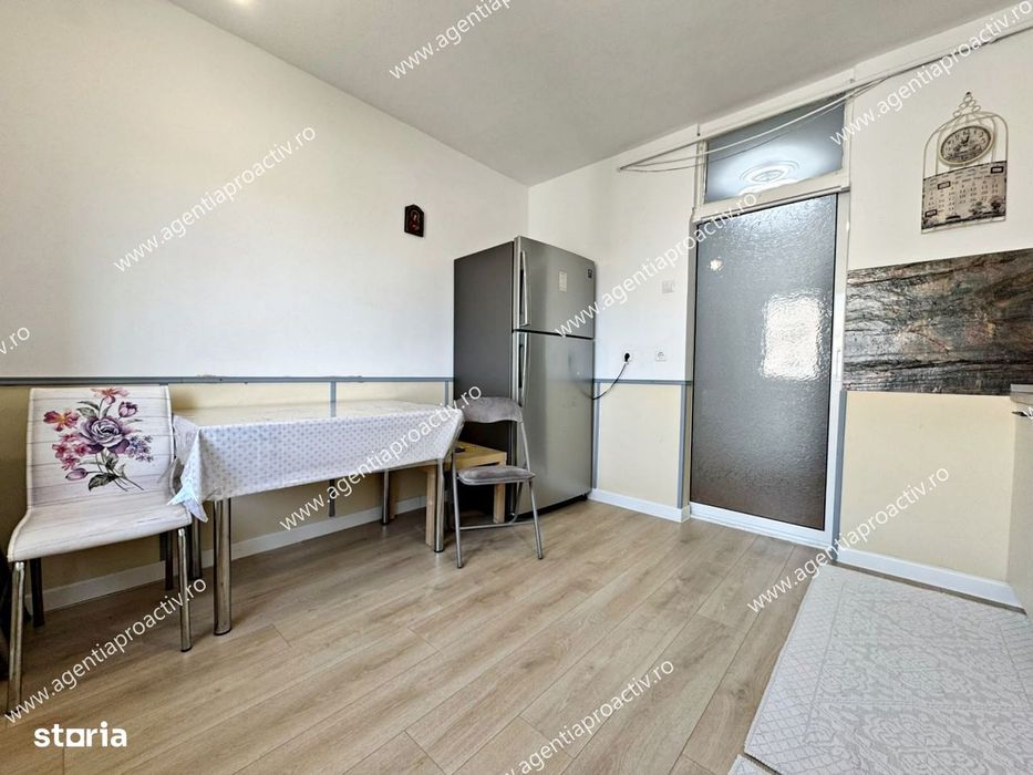 Apartament 3 camere, decomandat– Micro 20-77 mp