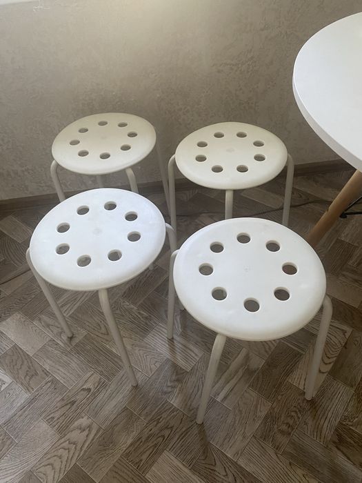 Стулья белые Ikea