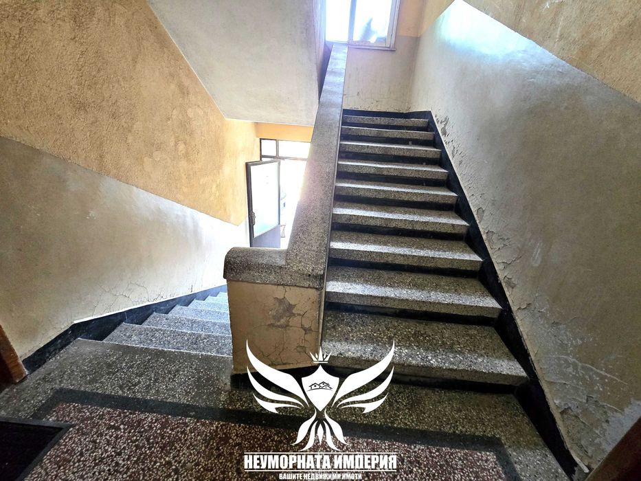 Продавам тристаен апартамент 108кв.м. на първи етаж в Асеновград, кв.Зъбче