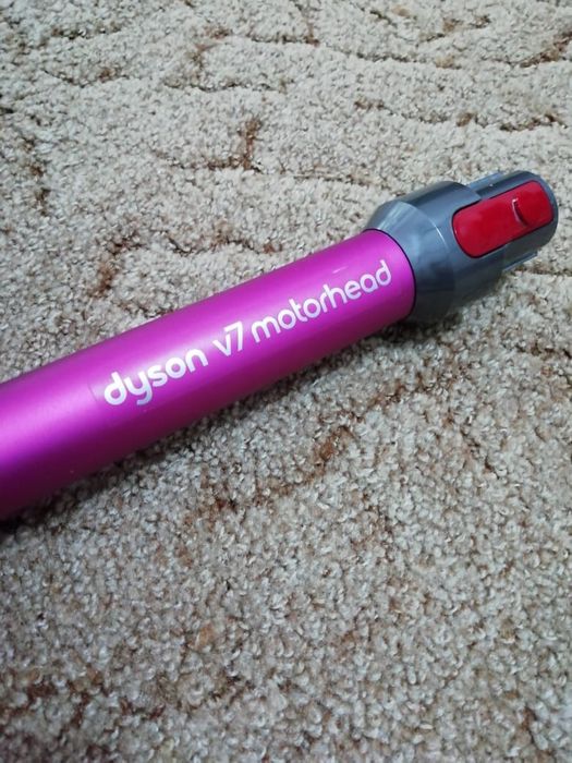 Вертикальный пылесос  Dyson