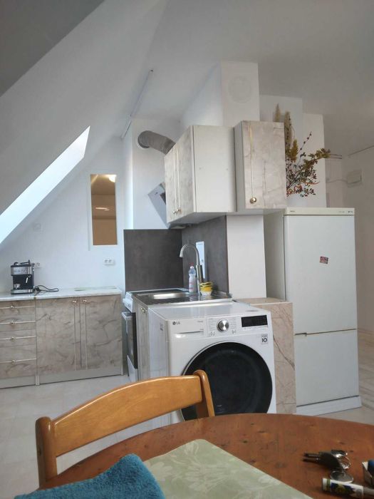 Дава се под наем Двустаен апартамент в Бургас, Лазур - 45 кв.м за 306 € - Снимка #1