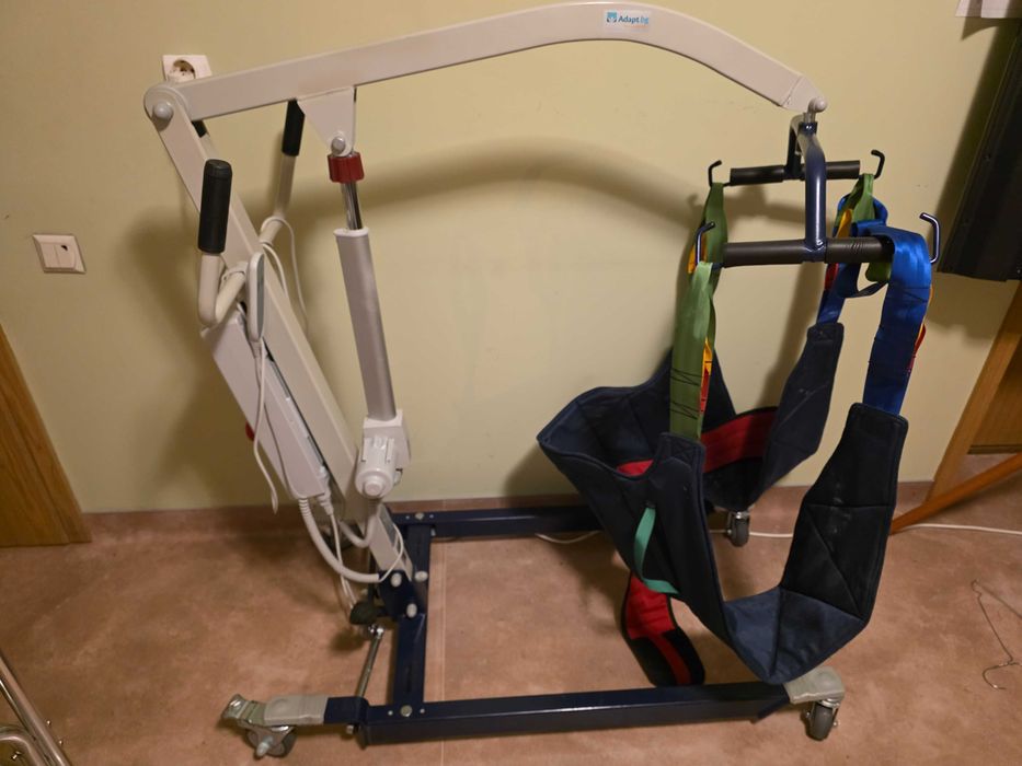 Macara electrică pentru ridicat bolnavi imobilizați, aproape nouă