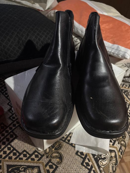 Ghete bărbătești de piele