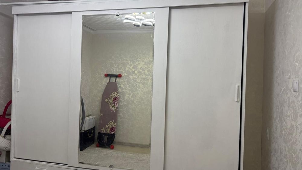 Шифоньер б/у отличное состояние