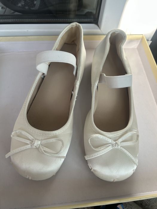 Продам балетки атласные