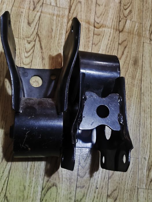 Продам подушки двигателя и коробки