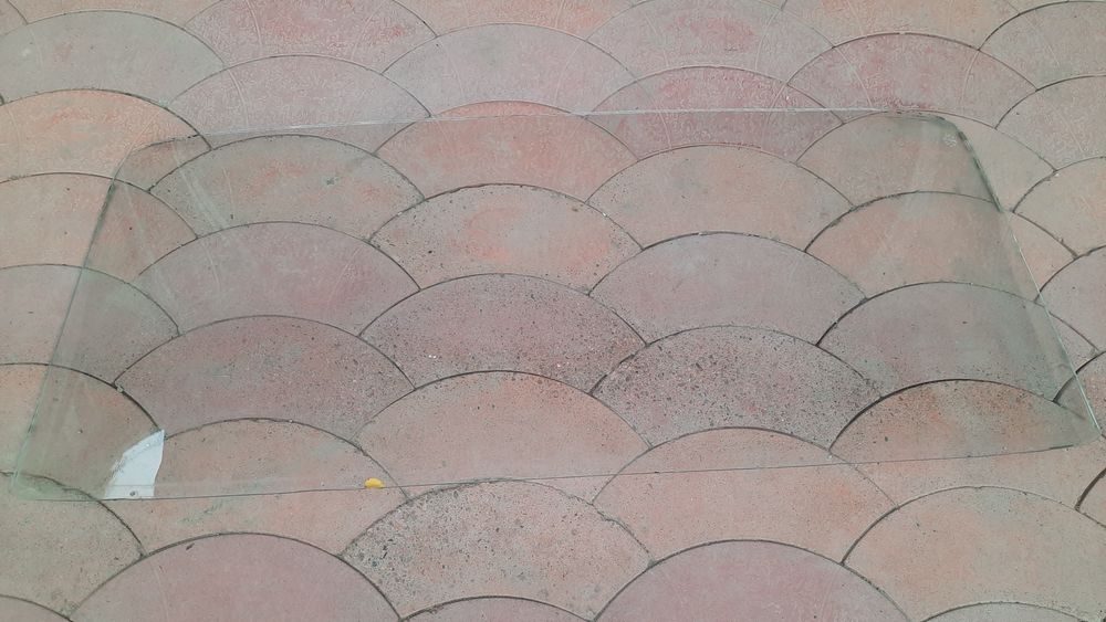 Продаются задние лобовые стёкла от Жигули, в хорошем состоянии.
О