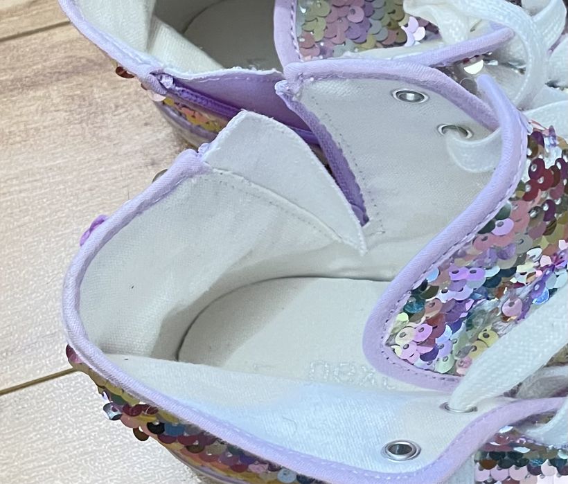 Продам кеды для девочки 8-10 лет