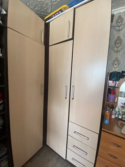 Продам угловой шкаф