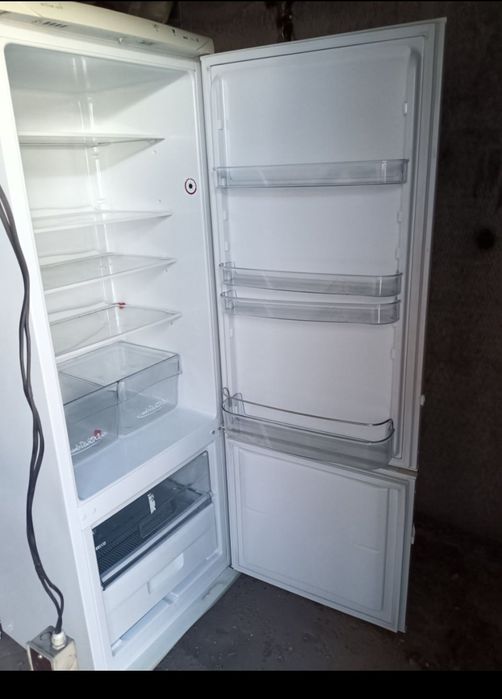 Холадилник снайга холати яхши хамма нарсаси радной  Буйи 1.70дан балан