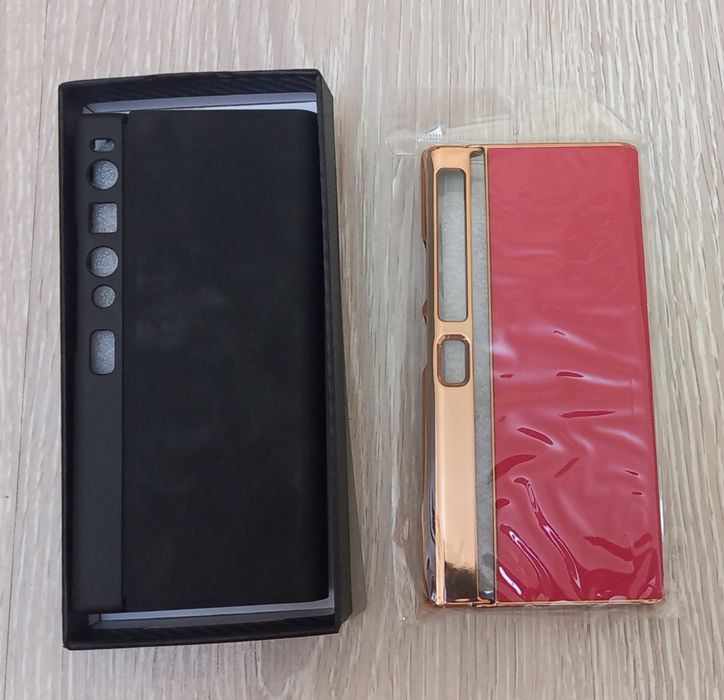 2 чехла на Huawei Xs 2