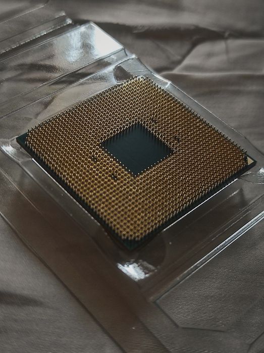 Продам НОВЫЙ Ryzen 7 5700X
