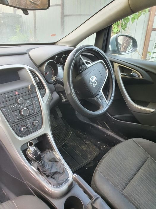 Opel Astra J 2013  benzină
