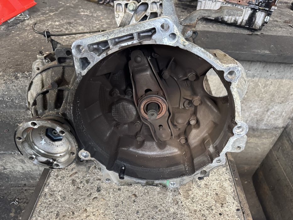 Cutie Viteza VW Caddy  5+1  viteze. 6+1 viteze