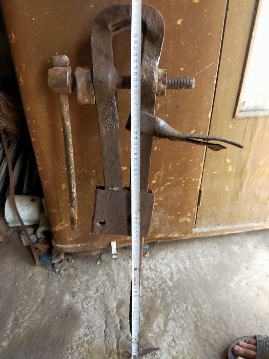 Продамм тиски старинные