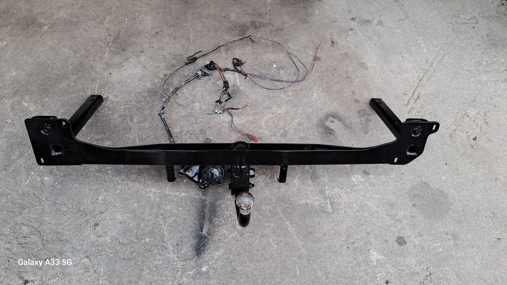 Теглич Оригинален за Ауди А6 Ц4/ Audi A6  C4 комби