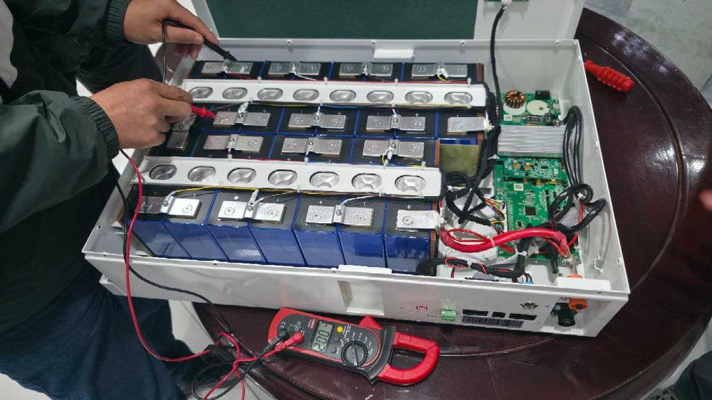 Quyosh panellarini kalit ostida (tayyor holda) professional o'rnatish.