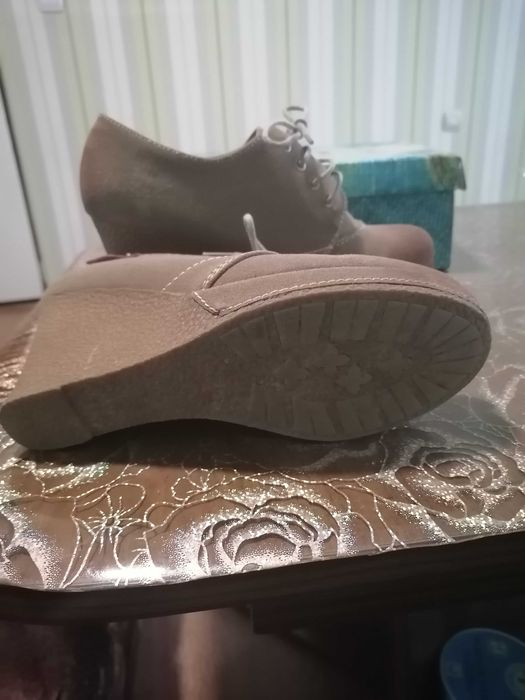 Дамски обувки на платформа