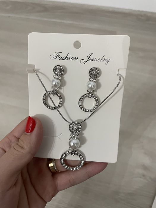 Seturi cercei + colier