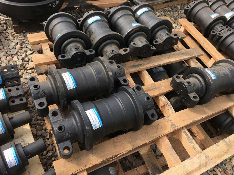 каток опорный экскаватора  HITACHI,хюндай (HYUNDAI) коматцу (KOMATSU)