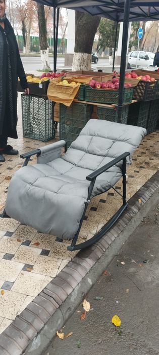 Касающиеся кресло металлическая в очен хорошом состоянии