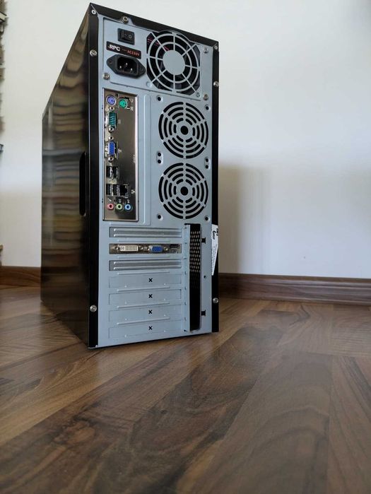 Retro gaming PC Windows XP Pentium E2180, grafica Geforce GT240