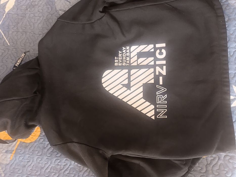 Продам костюм 140 см