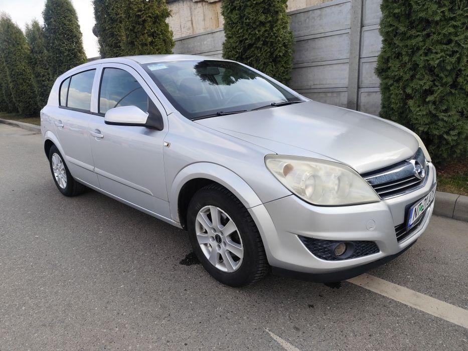 Opel Astra H model 2008 (facelift), motor 1.6 benzină, 84 kW