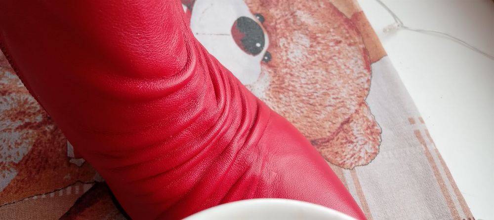 Продам сапожки женские